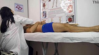 O Pau Levantou Na Frente Da Enfermeira!