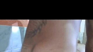 2 dólares ou um presente misterioso, escolhi o presente, adivinha, foi só no cuzinho e no aro com direito a duas gozadas de uma vez