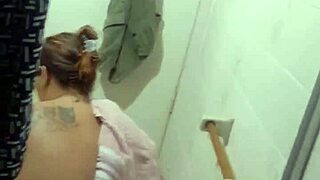 Flashing ass after bath