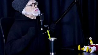 Wow, this safada strips sensually showing tits after chatting about transsexual fantasies and losing virginity!