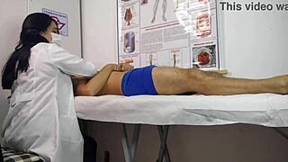 O Pau Levantou Na Frente Da Enfermeira!