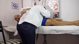 O Pau Levantou Na Frente Da Enfermeira!