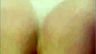 sentando e metendo brinquedo enorme louca de tes�o e quer dp