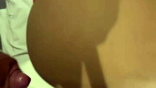 Fudendo com a putinha do meu patrão involves this pierced nipples brunette spreading and squirting while fingering her big ass in chubby curvy fetish game.