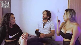 Amiga me invita ver pelicula y me como a su novio a escondidas