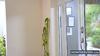 Elise London Freeuse with GI Joey