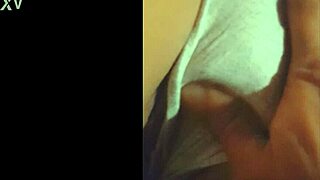 enteada novinha no sofa de calcinha e lingerie provoca com pussy licking e cunilingus ao ar livre