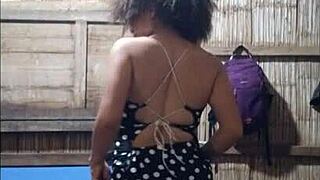 Cumpli el reto para mi hijastro perdi una apuesta y tuve que enviarle porno casero a mi hijastro haciendo un espectaculo porno semi desnuda a mi hijastro porno real casero masturbandome para mi hijastro