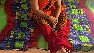 dost ki maa gets wild indian hardcore fuck with squirting and fingering 😈🔥