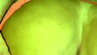 Fudendo com a putinha do meu patrão involves this pierced nipples brunette spreading and squirting while fingering her big ass in chubby curvy fetish game.