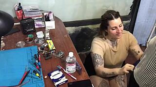 No tenía para pagarle al técnico y terminé chupándole la pija profunda