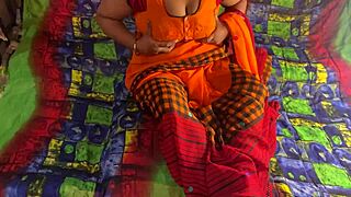 dost ki maa gets wild indian hardcore fuck with squirting and fingering 😈🔥