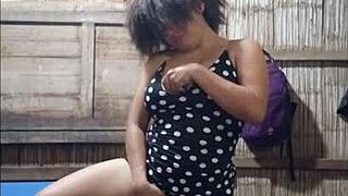 Cumpli el reto para mi hijastro perdi una apuesta y tuve que enviarle porno casero a mi hijastro haciendo un espectaculo porno semi desnuda a mi hijastro porno real casero masturbandome para mi hijastro