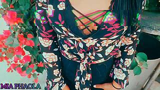 Offering money to beautiful culonas on street for sex