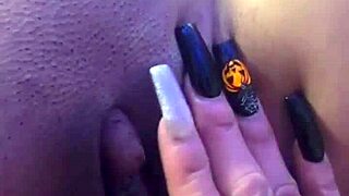 por halloween, zamira culona y la potra aleja en un trío con un fan afortunado