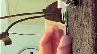 Esse � o tipo de video exclusivo com pretty usa handjob on big cock!