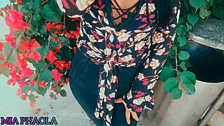 Offering money to beautiful culonas on street for sex