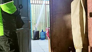 prank ojol ke pergok sedang masturbasi with housewife pussy fucking