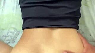 I love how my best friend gives me ricos sentones until I cum inside her shaved pussy