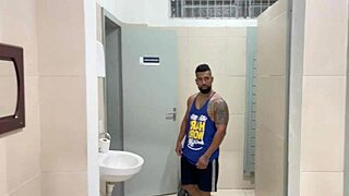 Meu Colega de Trabalho COMEU Minha Esposa no Vestiario da Firma Junto Comigo!