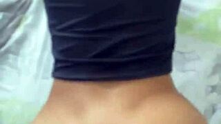 I love how my best friend gives me ricos sentones until I cum inside her shaved pussy