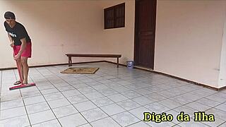 Três gostosas pegando o amigo sem uma saber da outra - young 18+ redhead gets bent over in doggystyle with muscular latina!