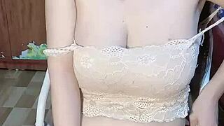 Hey, check this glassed Vietnamese girl getting off solo 😏