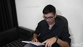 tiffany montavani ninfomaníaca in her psychologist consultation he put hand inside asshole and did fisting