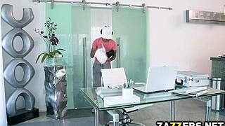 Hadley Viscara suge pula mare a lui Charles Deras