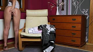 Hot Masturbation from a Young 18+ MOMMY with PERFECT ASS Using Vibrator on Shaved Pussy