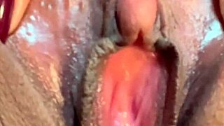 corno filmou tudo e gozou rosa vermelha