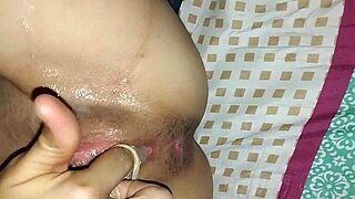 Mi hermanastra estaba cachonda me puse el condón para follarlas pero ella me lo quito y me dijo que quer a mi leche en sus entrañas