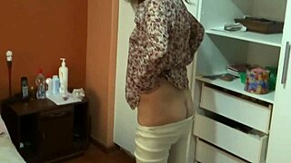 The stepmother boldly displayed herself before my friends and urged them to masturbate.