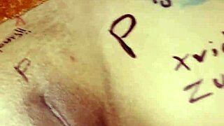 me chupo los dedos y dedeo rico la vagina de frida latina