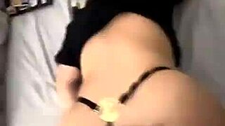 solo estaba bromeando con mi amigo, pero ahora estoy mostrando mi sexy culo latino en solitario?