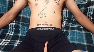 Massageando o ryu com minha amiga antes de sair