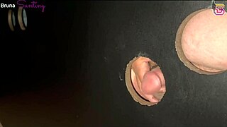 mais um dia eu sendo puta de corno no gloryhole completo no red with big ass big black cock