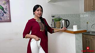 भाभी का बेशरम रंग और देवर का बेशरम लंड indian housewife fantasy with steamy action