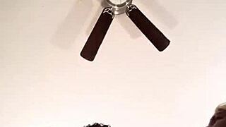 solo estaba bromeando con mi amigo, pero ahora estoy mostrando mi sexy culo latino en solitario?