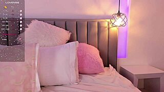 I feel so excited watching yineth in this webcam session