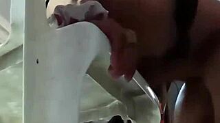 Tranny In Sexy Lingerie Zit Op En Dildo En Raakt Erg Opgewonden