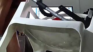 Tranny In Sexy Lingerie Zit Op En Dildo En Raakt Erg Opgewonden