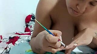 me masturbo mientras mi mujer se hace las uñas en usa