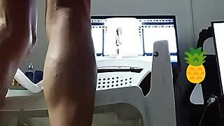 Tranny In Sexy Lingerie Zit Op En Dildo En Raakt Erg Opgewonden