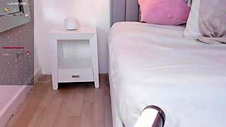 I feel so excited watching yineth in this webcam session