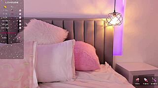 I feel so excited watching yineth in this webcam session