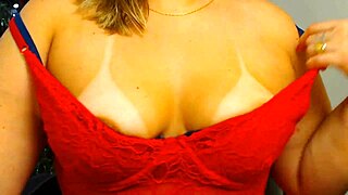 i showed everything this christmas come suck my huge tits happy natal baby