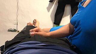 omg mi hermanastra estaba tan cachonda en su cuarto rogando por mi verga enorme