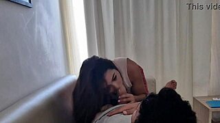 mira chupa rico con esta joven latina tetona