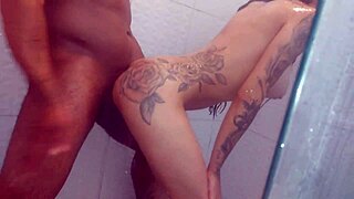 essa esposa magrinha encara negro dotado em foda hardcore com marido assistindo interracial big black cock blowjob